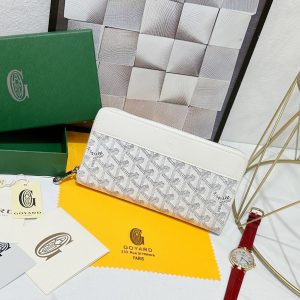 Ví lớn của Goya Matignon được thiết kế lâu dài, khóa mở và đóng để đảm bảo an toàn