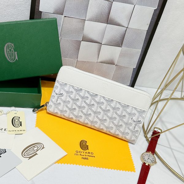 Ví lớn của Goya Matignon được thiết kế lâu dài, khóa mở và đóng để đảm bảo an toàn