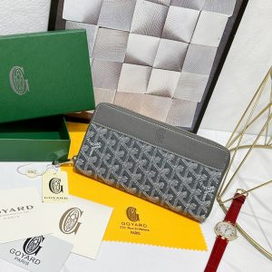 Ví lớn của Goya Matignon được thiết kế lâu dài, khóa mở và đóng để đảm bảo an toàn