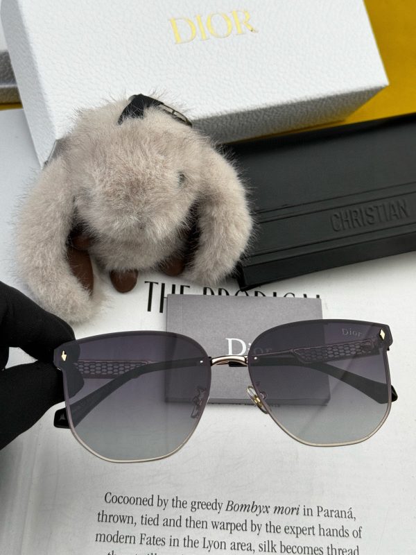 【DIOR】Loại kính râm mới nhất