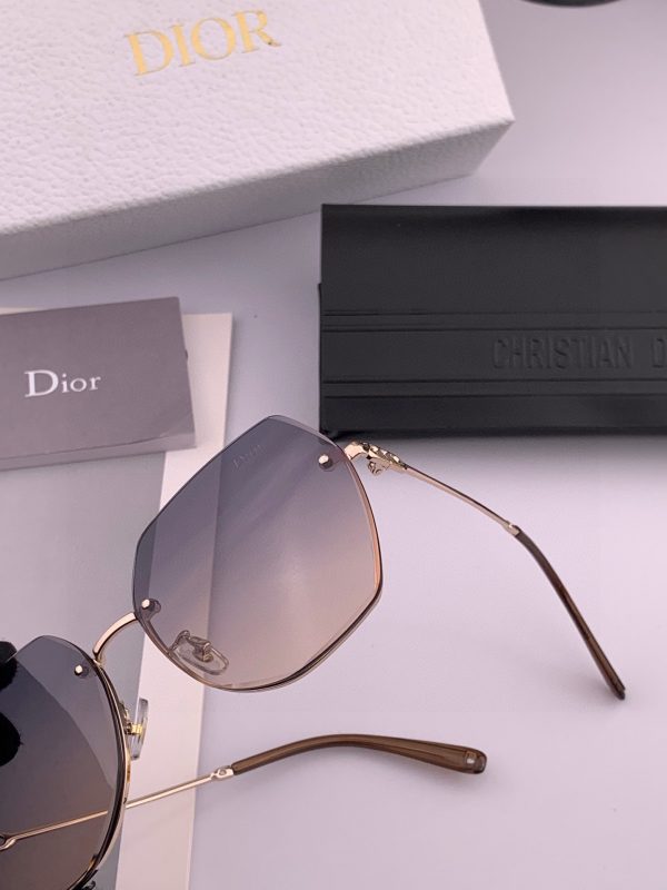 【DIOR】Loại kính râm mới nhất