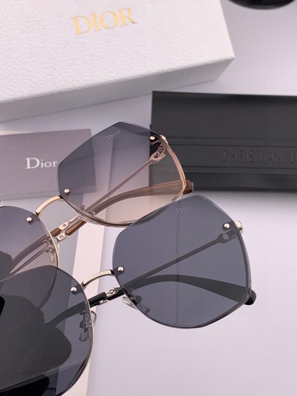 【DIOR】Loại kính râm mới nhất