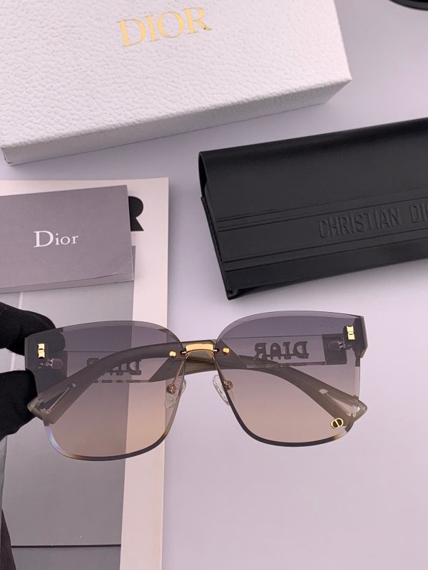 【DIOR】Loại kính râm mới nhất