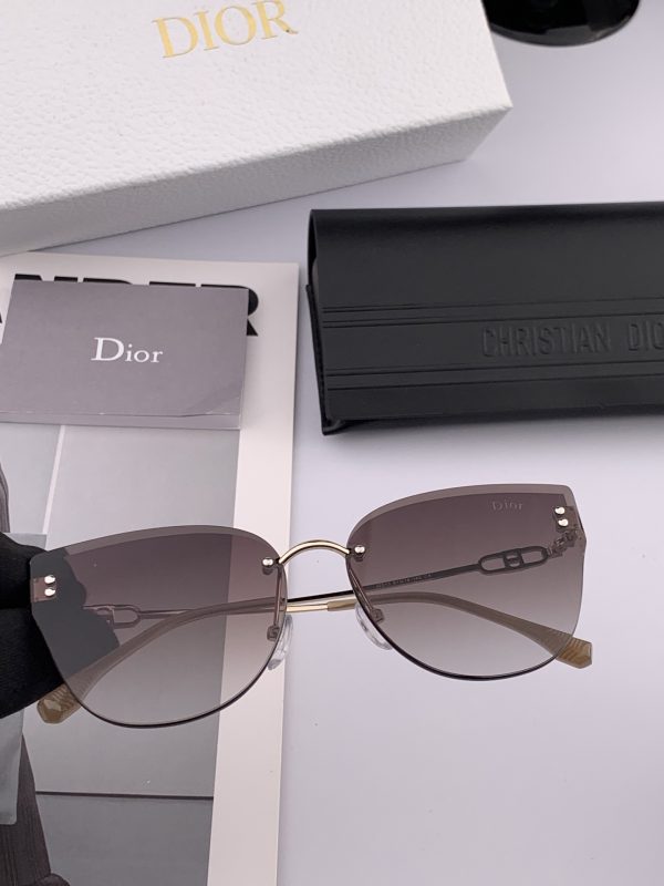 【DIOR】Loại kính râm mới nhất