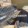【DIOR】Chiếc khăn quàng cổ Oblique này tái diễn lại logo Dior cổ điển.
