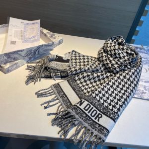 【DIOR】Khăn lông cừu hai mặt đen trắng
