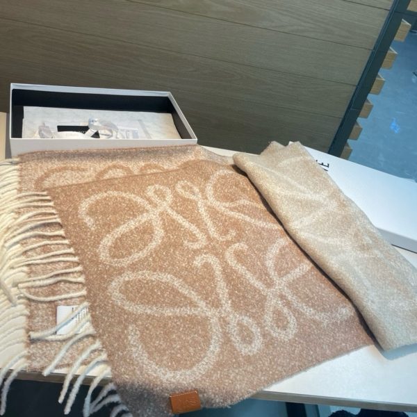 【Loewe】Khăn lông cừu hai mặt đen trắng