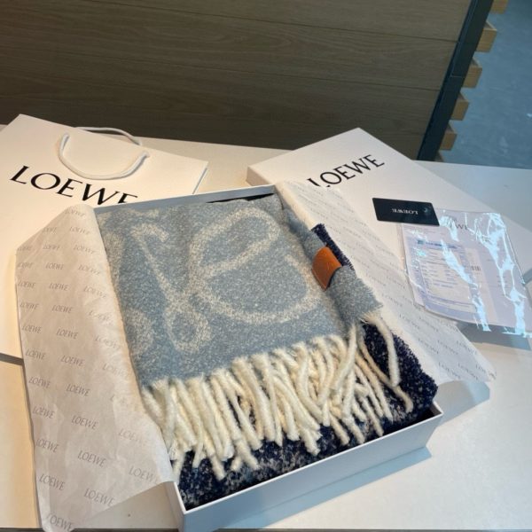 【Loewe】Khăn lông cừu hai mặt đen trắng