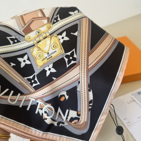 Chiếc khăn lụa mới nhất của LV - Takashi Murakami