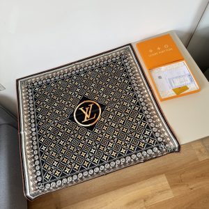 Chiếc khăn lụa mới nhất của LV - Takashi Murakami