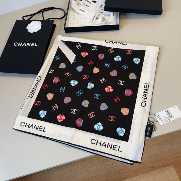 Chanel Bow khăn vuông