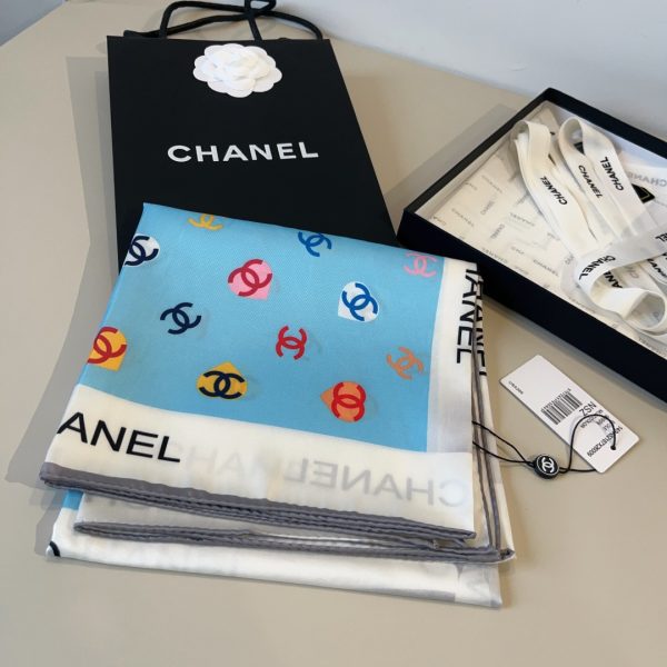 Chanel Bow khăn vuông