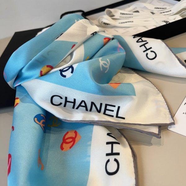 Chanel Bow khăn vuông