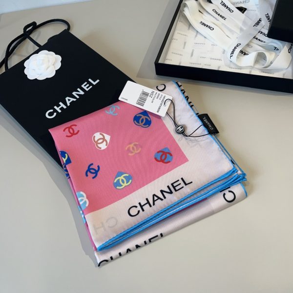 Chanel Bow khăn vuông