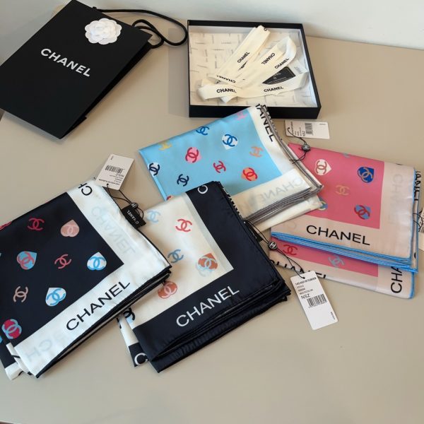 Chanel Bow khăn vuông