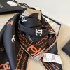 Chanel cổ điển đôi C vuông khăn