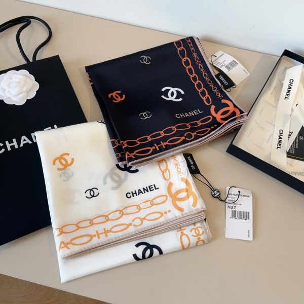 Chanel cổ điển đôi C vuông khăn