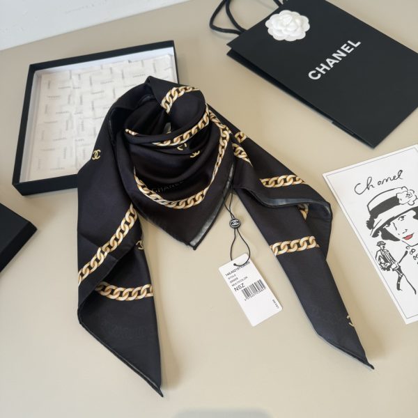 Chanel chuỗi vuông khăn