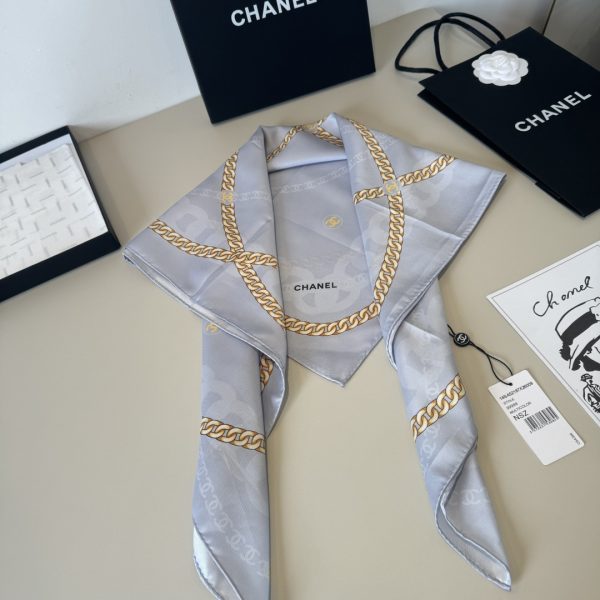 Chanel chuỗi vuông khăn