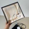 Chanel chuỗi vuông khăn