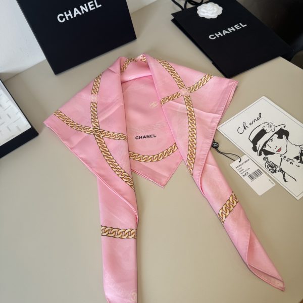 Chanel chuỗi vuông khăn