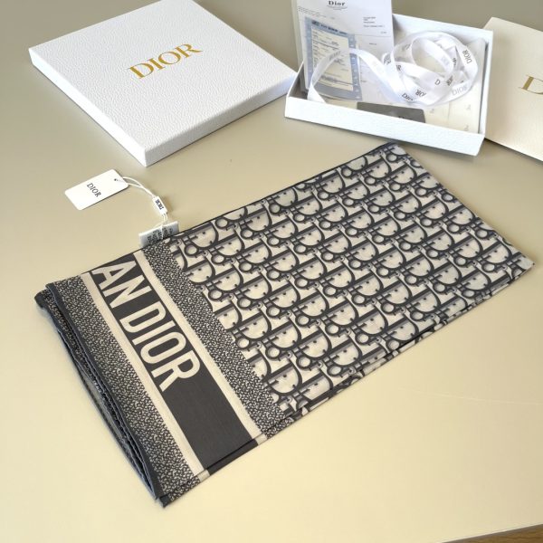 Dior cổ điển in vuông khăn