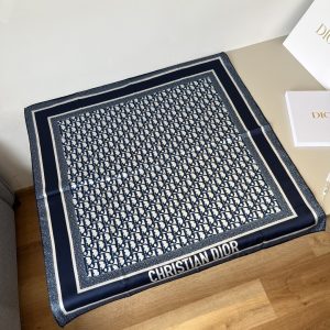 Dior cổ điển in vuông khăn
