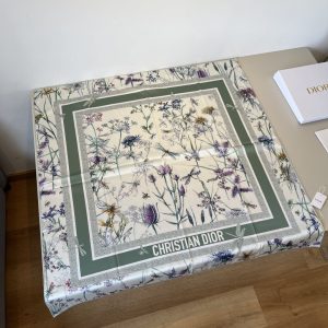 Dior cổ điển in vuông khăn