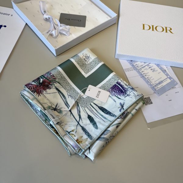 Dior cổ điển in vuông khăn