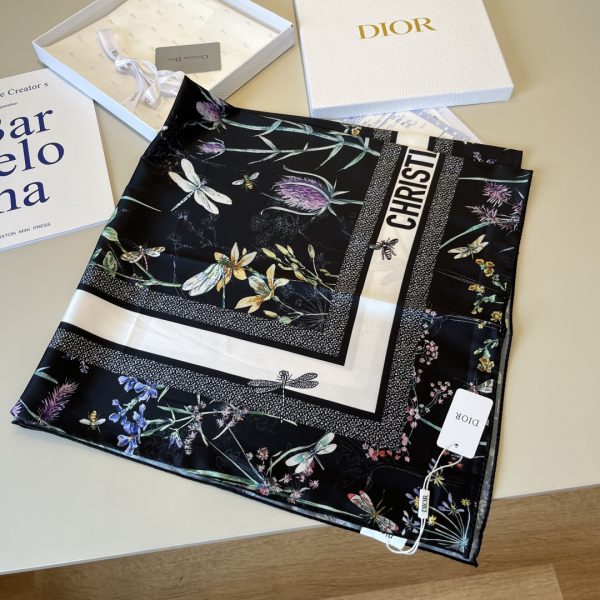 Dior cổ điển in vuông khăn