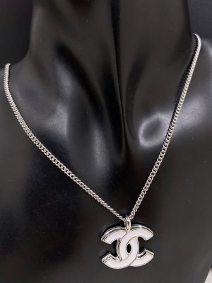 Trang sức vòng cổ Chanel