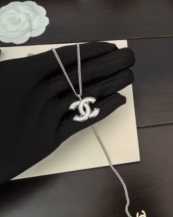 Trang sức vòng cổ Chanel
