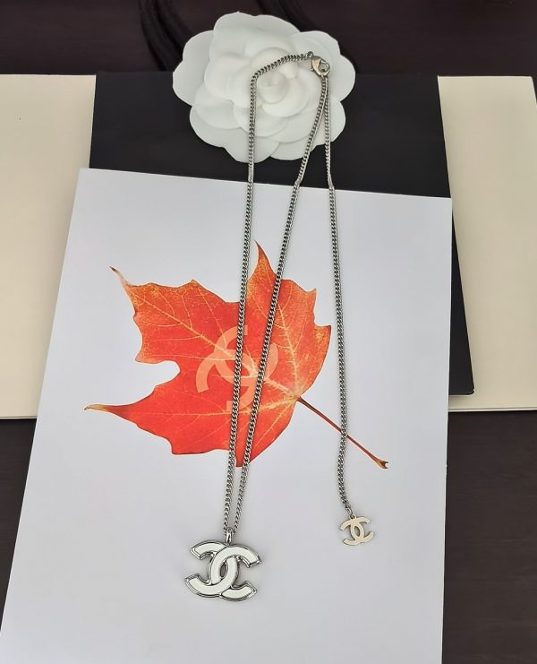 Trang sức vòng cổ Chanel