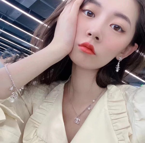 Trang sức vòng cổ Chanel