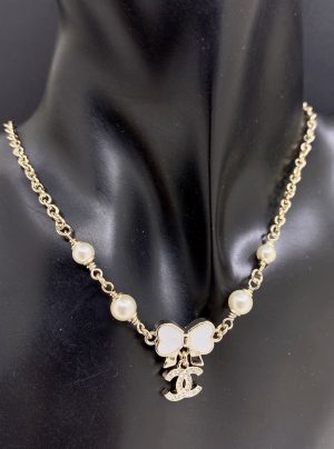 Trang sức vòng cổ Chanel