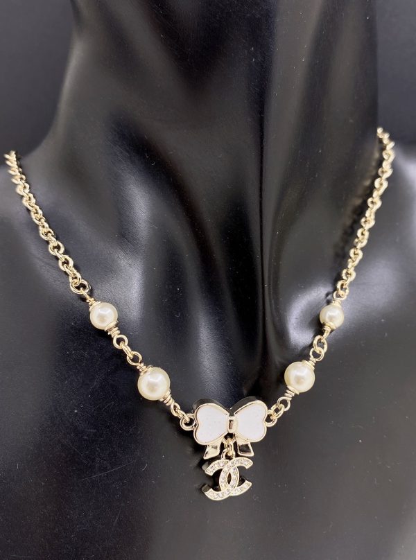 Trang sức vòng cổ Chanel