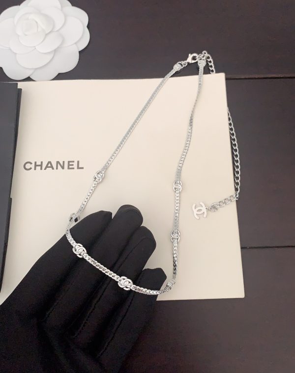 Trang sức vòng cổ Chanel
