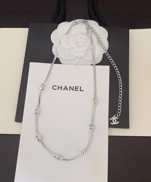 Trang sức vòng cổ Chanel