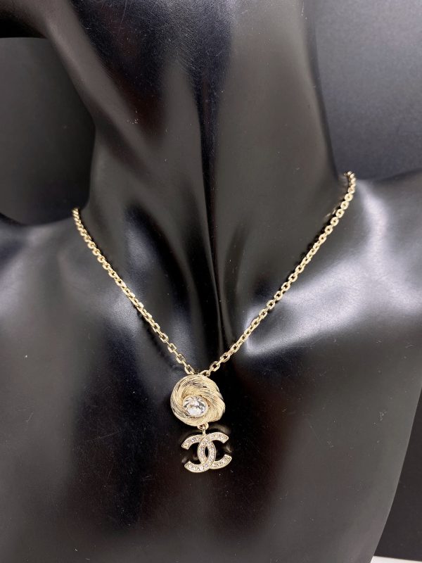 Trang sức vòng cổ Chanel