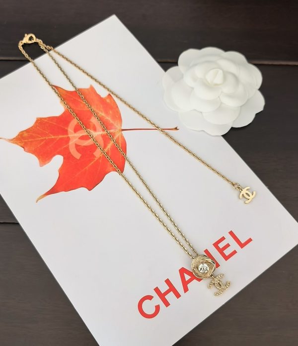 Trang sức vòng cổ Chanel