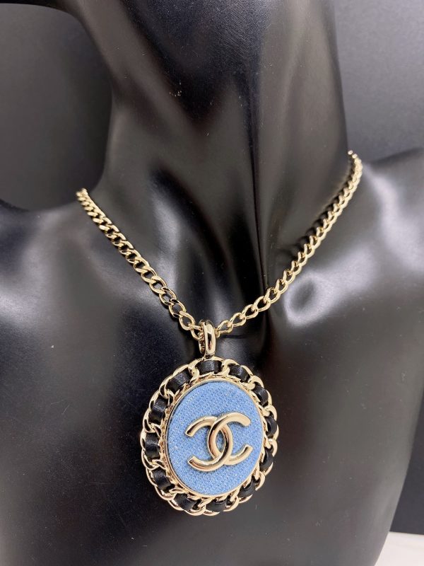 Trang sức vòng cổ Chanel