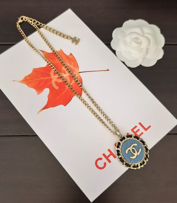Trang sức vòng cổ Chanel