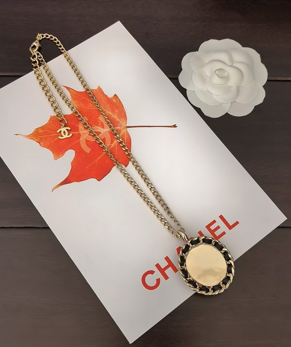 Trang sức vòng cổ Chanel