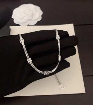 Trang sức vòng cổ Chanel