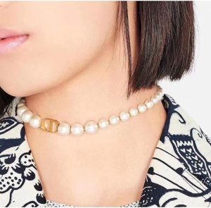 Trang sức vòng cổ Chanel