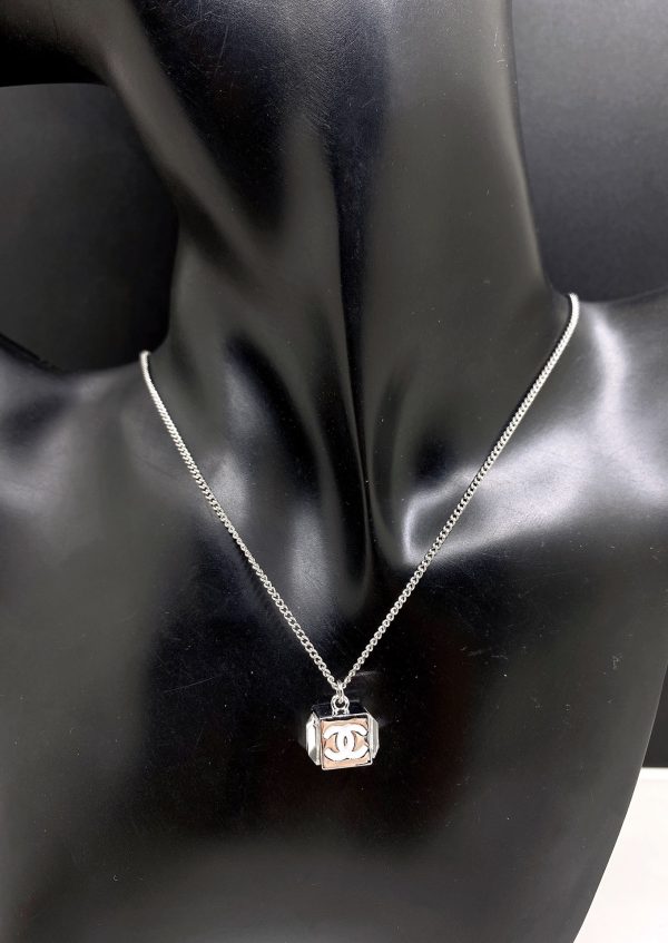 Trang sức vòng cổ Chanel
