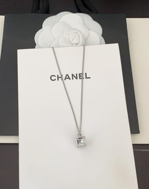 Trang sức vòng cổ Chanel
