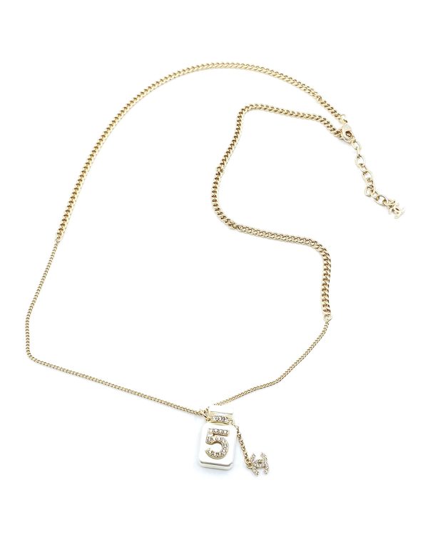 Trang sức vòng cổ Chanel