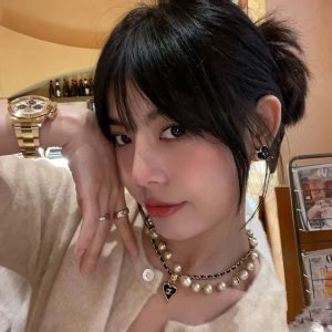Trang sức vòng cổ Chanel