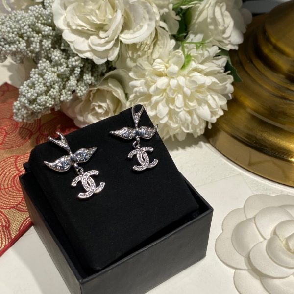 Chanel Swarot màu kim cương màu ngọc trai thư stud bông tai